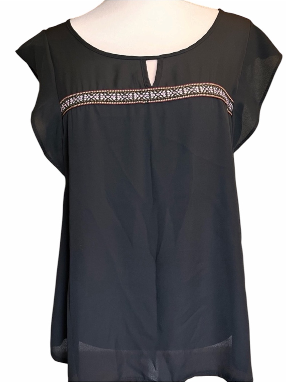 Zouk: black sleeveless shirt EC.  size large